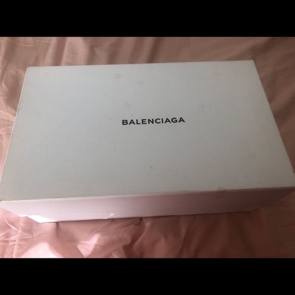 Balenciaga shoes - Picture 6 of 7